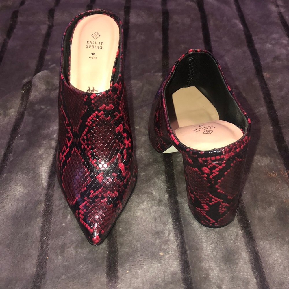 Vegan snake print pointed heel mules Size7